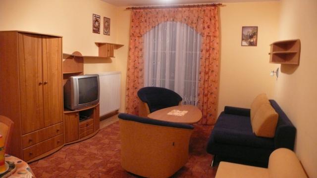 APARTMNY HORN MSEKY & APARTMNY DALIBOR PINDLERV MLN * * * 10